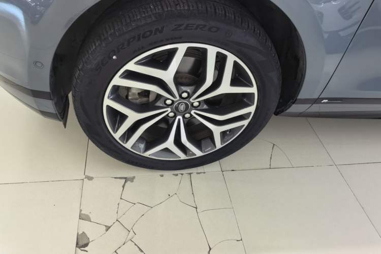 Used Land Rover Range Evoque 2020 249 PS R-DYNAMIC S Sport Edition Left Front Wheel Hub