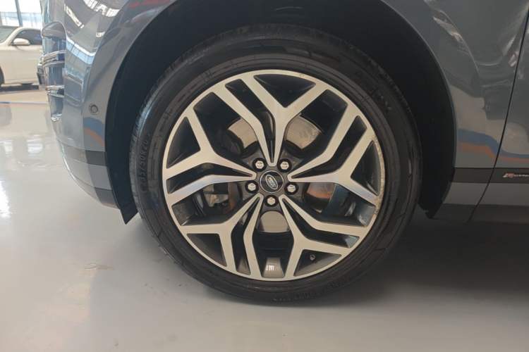 Used Land Rover Range Evoque 2020 249 PS R-DYNAMIC SE Sport Technology Edition Left Front Wheel Hub