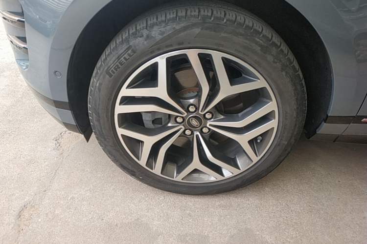 Used Land Rover Range Evoque 2020 249 PS R-DYNAMIC SE Sport Technology Edition Left Front Wheel Hub