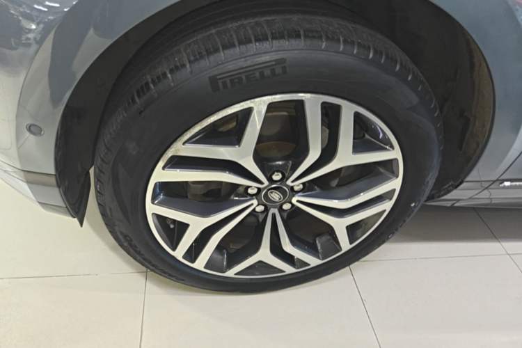 Used Land Rover Range Evoque 2020 249 PS R-DYNAMIC S Sport Edition Left Front Wheel Hub