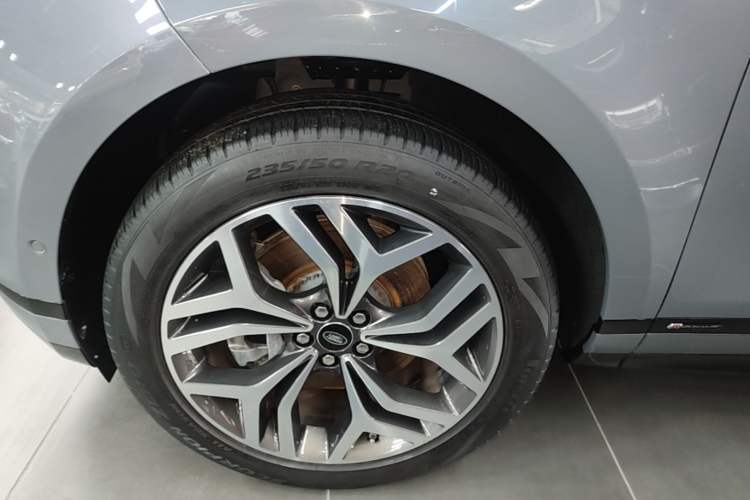 Used Land Rover Range Evoque 2020 249 PS R-DYNAMIC S Sport Edition Left Front Wheel Hub