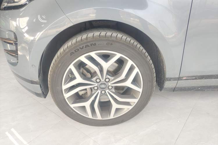 Used Land Rover Range Evoque 2020 249 PS R-DYNAMIC S Sport Edition Left Front Wheel Hub