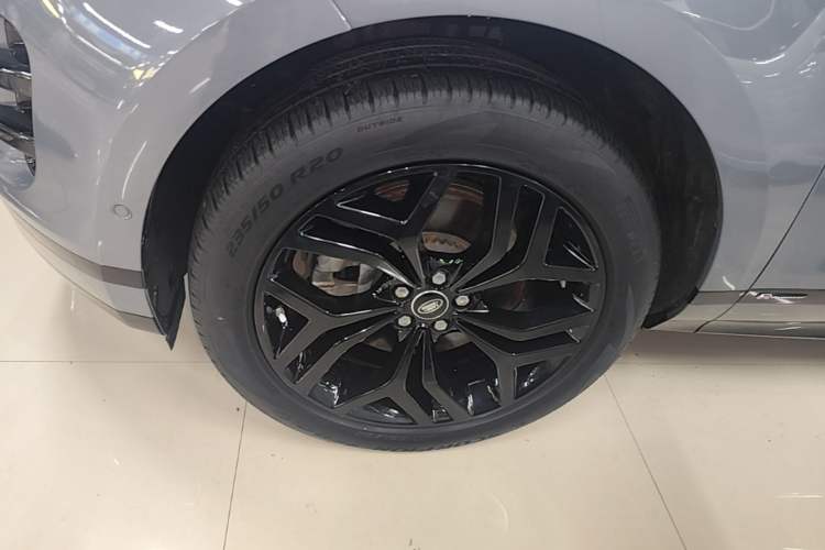 Used Land Rover Range Evoque 2020 249 PS R-DYNAMIC S Black Edition Sport Version Left Front Wheel Hub