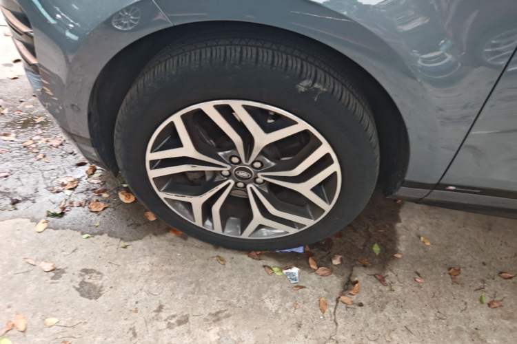 Used Land Rover Range Evoque 2020 249 PS Youth Edition Left Front Wheel Hub