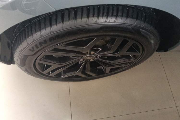 Used Land Rover Range Evoque 2020 249 PS R-DYNAMIC S Sport Edition Left Front Wheel Hub