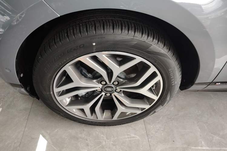 Used Land Rover Range Evoque 2020 249 PS R-DYNAMIC S Sport Edition Left Front Wheel Hub
