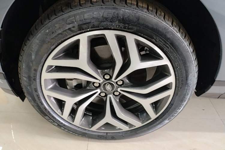 Used Land Rover Range Evoque 2020 249 PS R-DYNAMIC S Sport Edition Left Front Wheel Hub