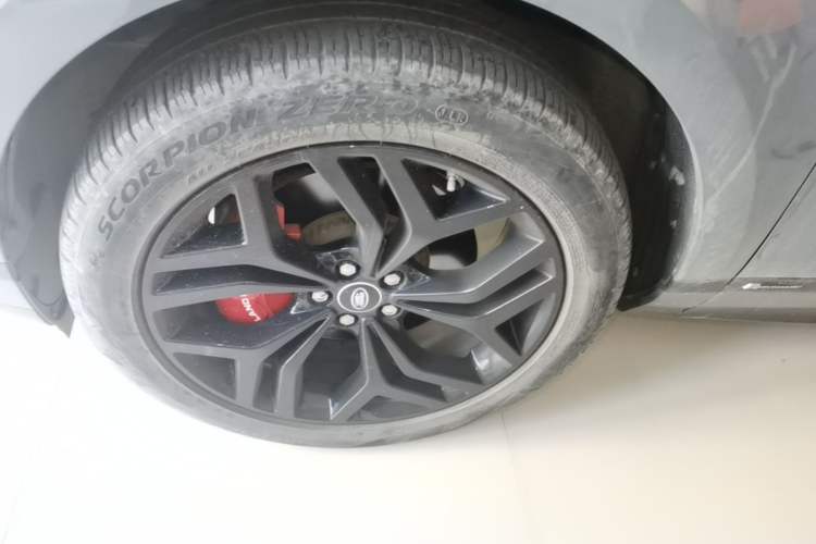 Used Land Rover Range Evoque 2020 249 PS R-DYNAMIC S Blackened Sport Technology Edition Left Front Wheel Hub