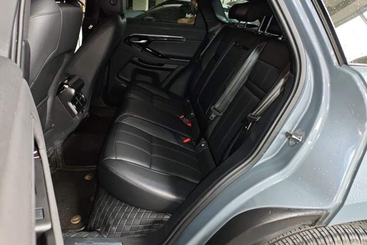 Used Land Rover Range Evoque 2020 249 PS R-DYNAMIC SE Sport Technology Edition Left Rear Seat