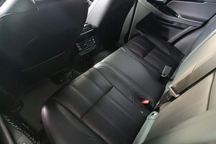 Used Land Rover Range Evoque 2020 249 PS R-DYNAMIC S Sport Edition Left Rear Seat