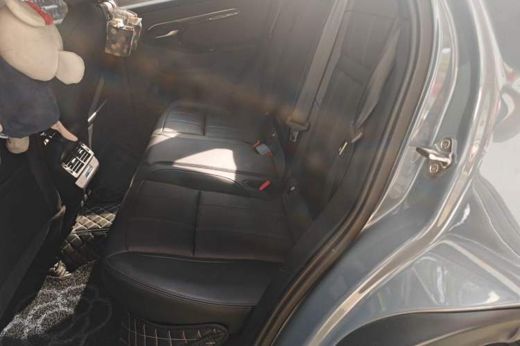 Used Land Rover Range Evoque 2020 249 PS R-DYNAMIC SE Sport Technology Edition Left Rear Seat
