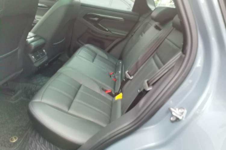 Used Land Rover Range Evoque 2020 249 PS R-DYNAMIC S Black Edition Sport Version Left Rear Seat