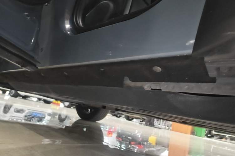 Used Land Rover Range Evoque 2020 249 PS R-DYNAMIC S Black Edition Sport Version Left Side Sill