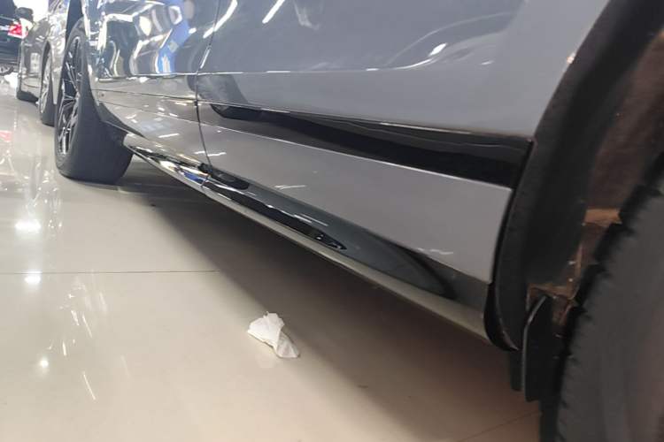 Used Land Rover Range Evoque 2020 249 PS R-DYNAMIC S Black Edition Sport Version Left Side Sill