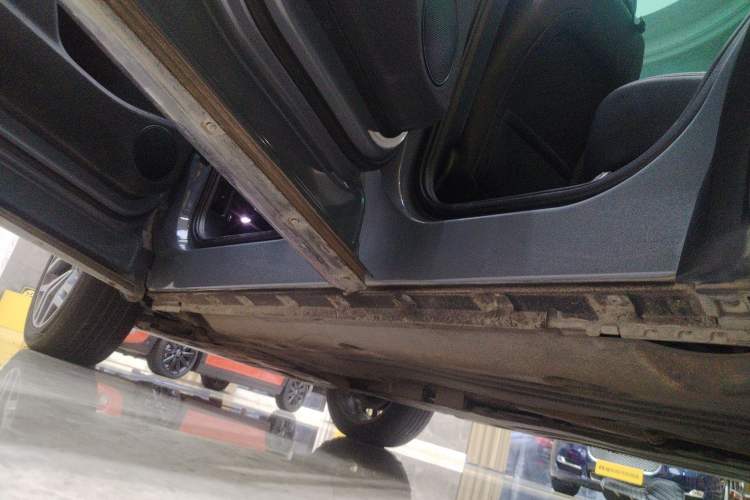 Used Land Rover Range Evoque 2020 249 PS R-DYNAMIC SE Sport Technology Edition Left Side Sill