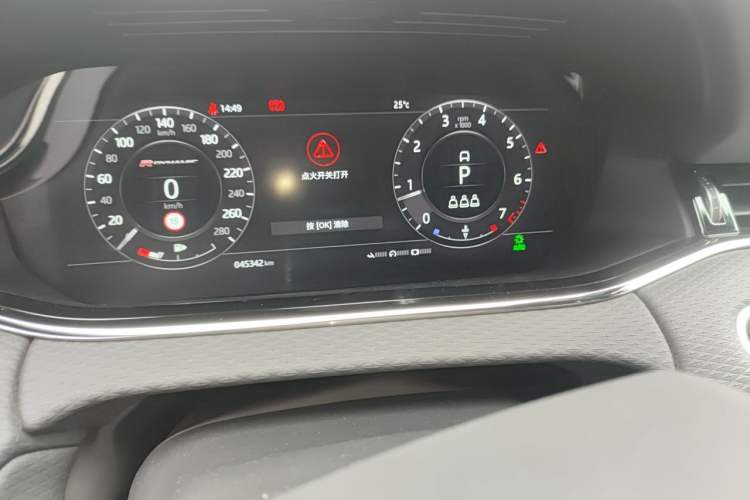 Used Land Rover Range Evoque 2020 249 PS R-DYNAMIC S Black Edition Sport Version Odometer Close Up