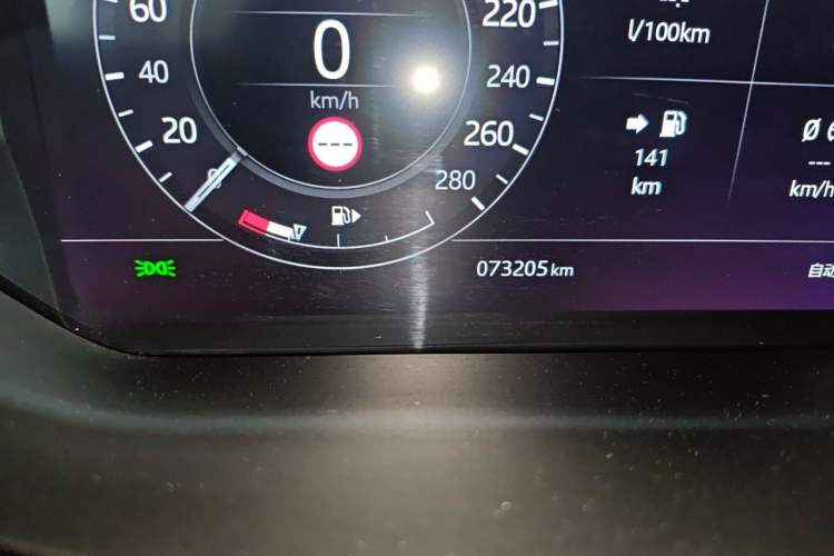 Used Land Rover Range Evoque 2020 249 PS R-DYNAMIC SE Sport Technology Edition Odometer Close Up