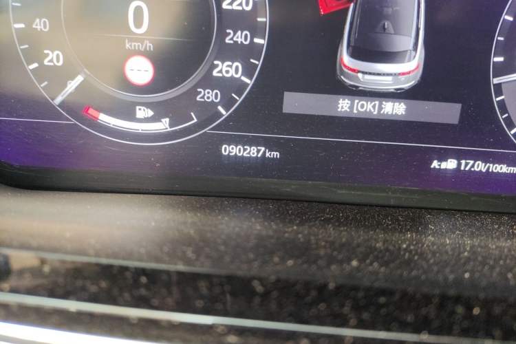 Used Land Rover Range Evoque 2020 249 PS R-DYNAMIC S Sport Edition Odometer Close Up