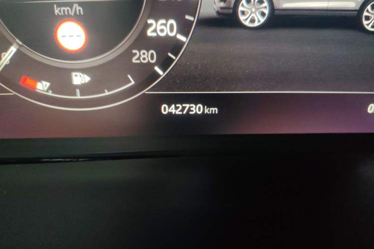 Used Land Rover Range Evoque 2020 249 PS R-DYNAMIC S Sport Edition Odometer Close Up