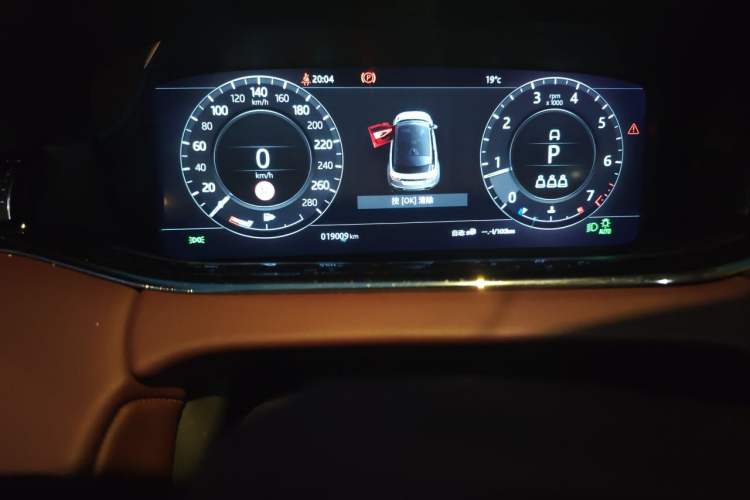 Used Land Rover Range Evoque 2020 249 PS R-DYNAMIC SE Sport Technology Edition Odometer Close Up