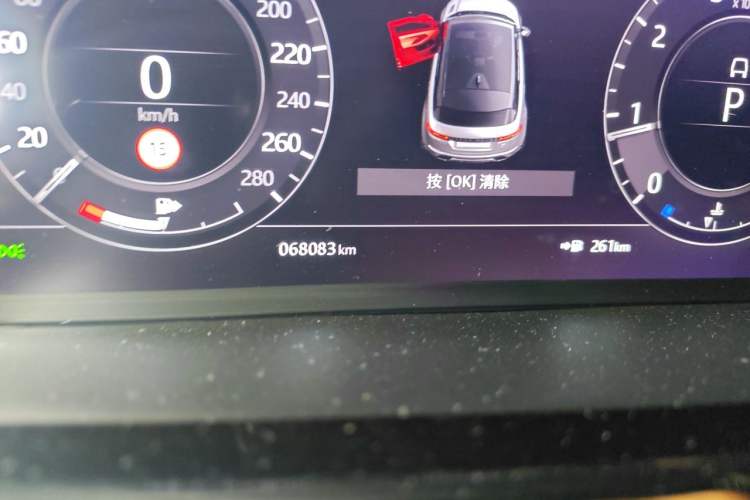 Used Land Rover Range Evoque 2020 249 PS R-DYNAMIC S First-Edition Sport Custom Edition Odometer Close Up