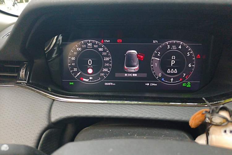 Used Land Rover Range Evoque 2020 249 PS R-DYNAMIC S Sport Edition Odometer Close Up