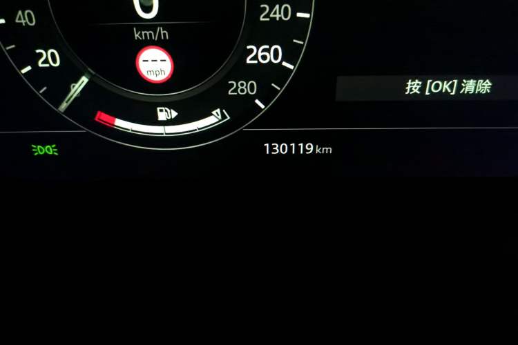 Used Land Rover Range Evoque 2020 249 PS R-DYNAMIC SE Sport Technology Edition Odometer Close Up