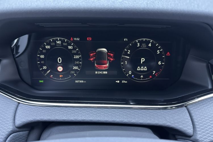 Used Land Rover Range Evoque 2020 249 PS R-DYNAMIC S Sport Edition Odometer Close Up