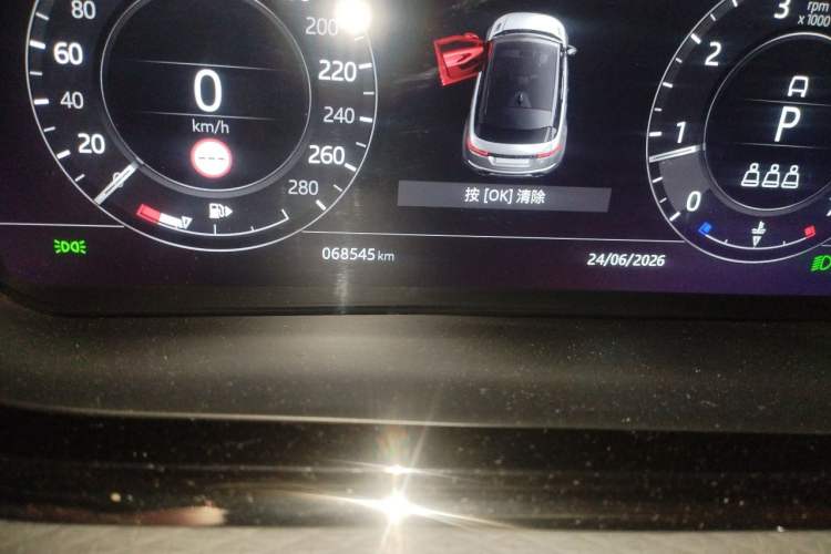 Used Land Rover Range Evoque 2020 249 PS R-DYNAMIC S Black Edition Sport Version Odometer Close Up