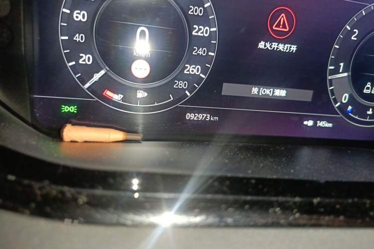 Used Land Rover Range Evoque 2020 249 PS R-DYNAMIC SE Sport Technology Edition Odometer Close Up