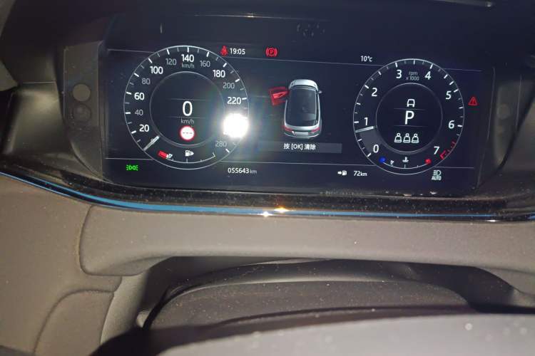 Used Land Rover Range Evoque 2020 249 PS R-DYNAMIC SE Sport Technology Edition Odometer Close Up