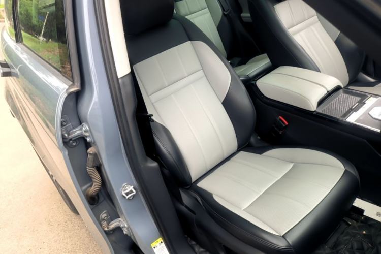 Used Land Rover Range Evoque 2020 249 PS R-DYNAMIC S Sport Edition Right Front Seat