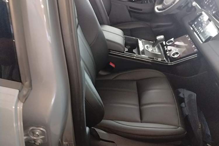 Used Land Rover Range Evoque 2020 249 PS R-DYNAMIC S Sport Edition Right Front Seat