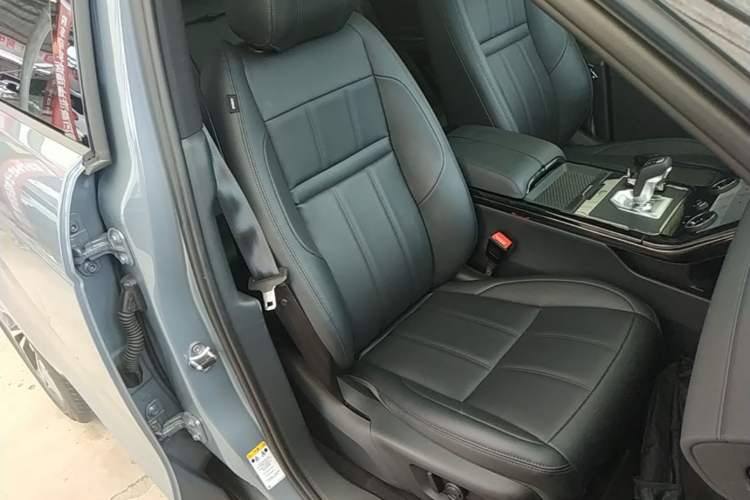Used Land Rover Range Evoque 2020 249 PS R-DYNAMIC SE Sport Technology Edition Right Front Seat