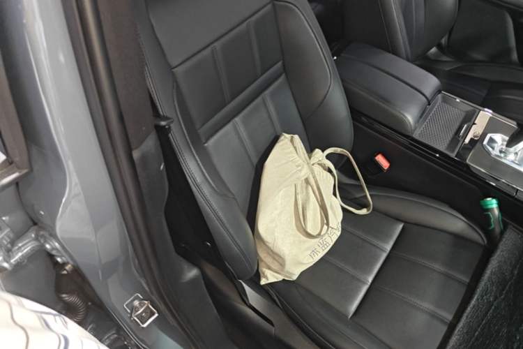 Used Land Rover Range Evoque 2020 249 PS R-DYNAMIC S Sport Edition Right Front Seat