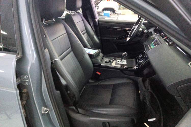 Used Land Rover Range Evoque 2020 249 PS R-DYNAMIC S Sport Edition Right Front Seat