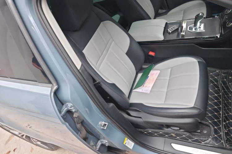 Used Land Rover Range Evoque 2020 249 PS Youth Edition Right Front Seat