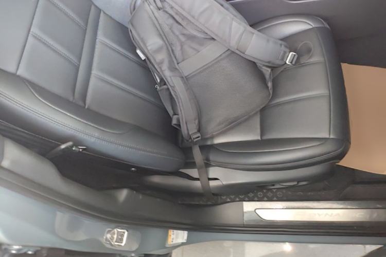 Used Land Rover Range Evoque 2020 249 PS R-DYNAMIC S Sport Edition Right Front Seat