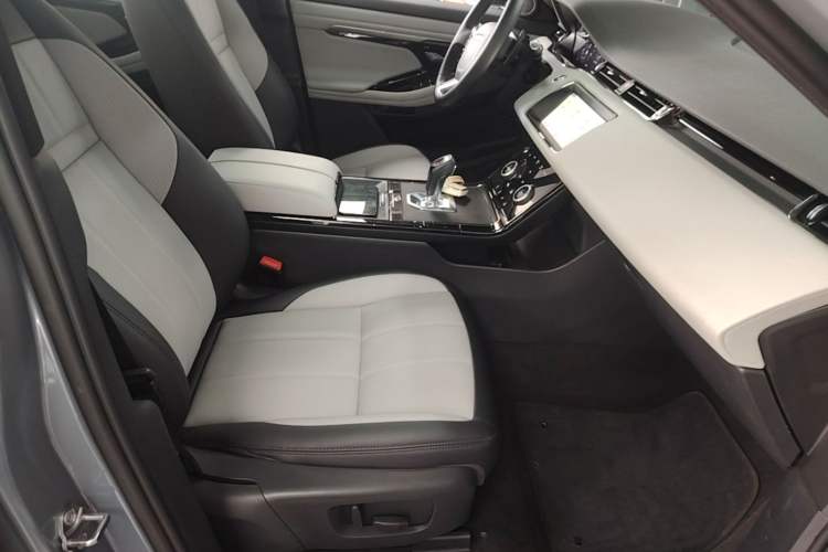 Used Land Rover Range Evoque 2020 249 PS R-DYNAMIC S Sport Edition Right Front Seat