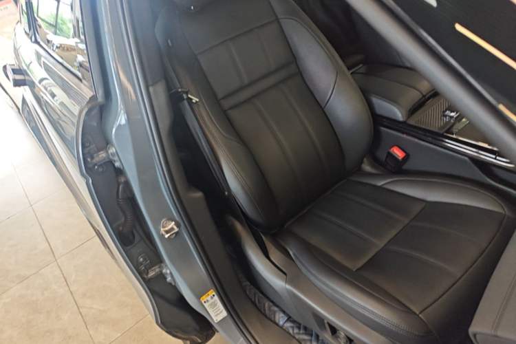 Used Land Rover Range Evoque 2020 249 PS R-DYNAMIC SE Sport Technology Edition Right Front Seat