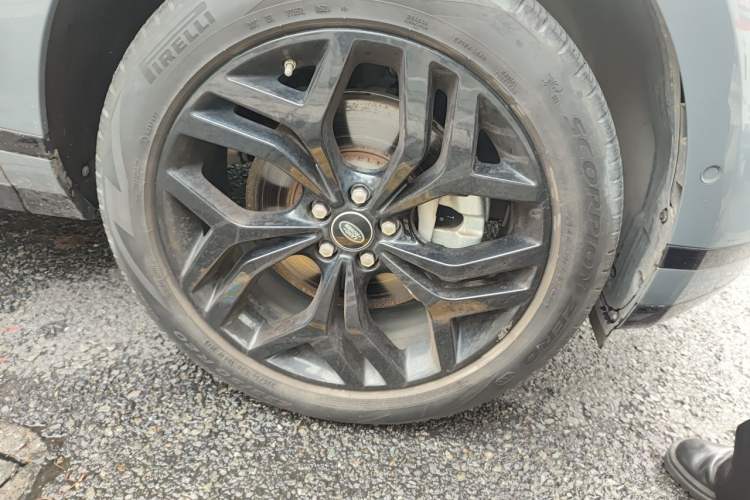 Used Land Rover Range Evoque 2020 249 PS R-DYNAMIC S Black Edition Sport Version Right Front Wheel Hub