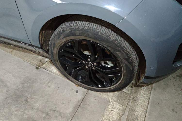 Used Land Rover Range Evoque 2020 249 PS R-DYNAMIC SE Sport Technology Edition Right Front Wheel Hub