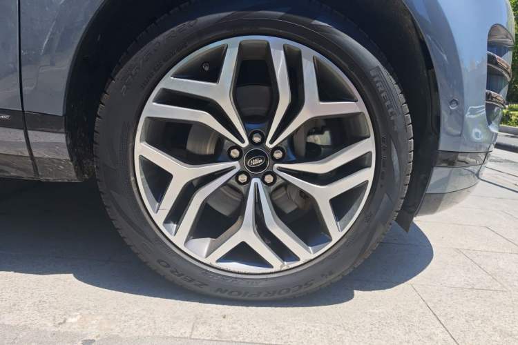 Used Land Rover Range Evoque 2020 249 PS R-DYNAMIC SE Sport Technology Edition Right Front Wheel Hub
