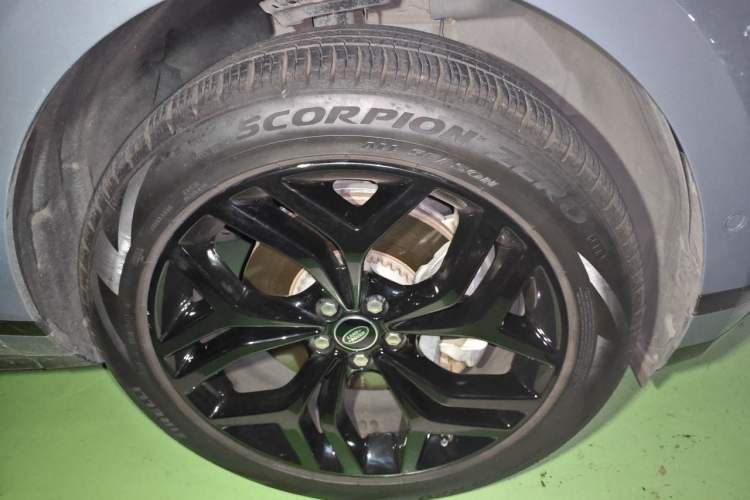 Used Land Rover Range Evoque 2020 249 PS R-DYNAMIC S First-Edition Sport Custom Edition Right Front Wheel Hub