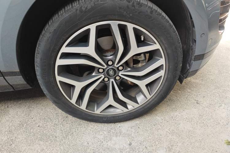 Used Land Rover Range Evoque 2020 249 PS R-DYNAMIC SE Sport Technology Edition Right Front Wheel Hub