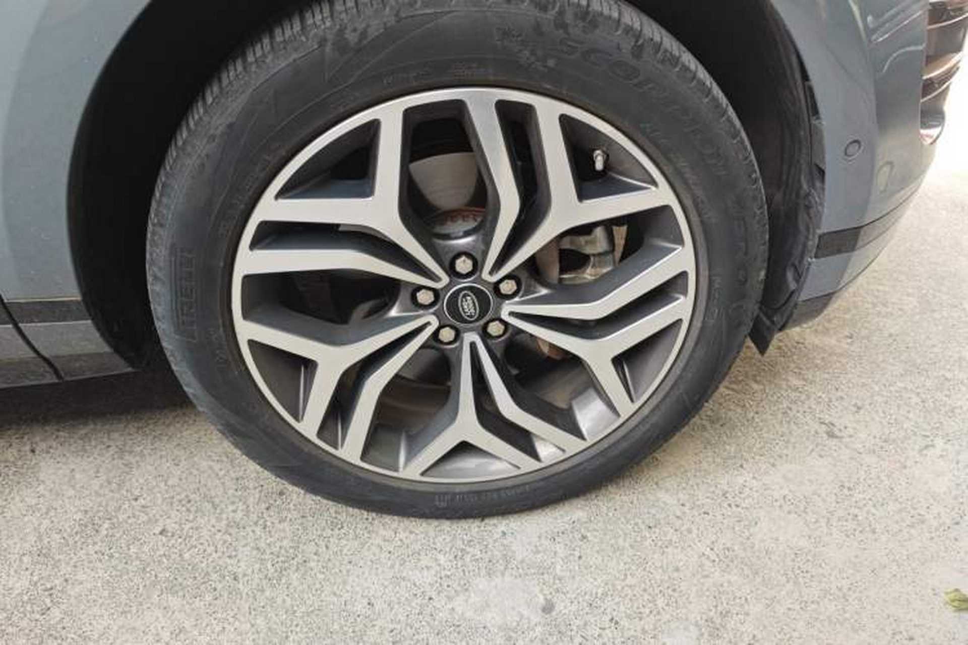 Used Land Rover Range Evoque 2020 249 PS R-DYNAMIC SE Sport Technology Edition Right Front Wheel Hub