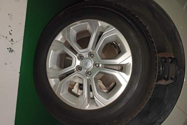 Used Land Rover Range Evoque 2020 249 PS Youth Edition Right Front Wheel Hub