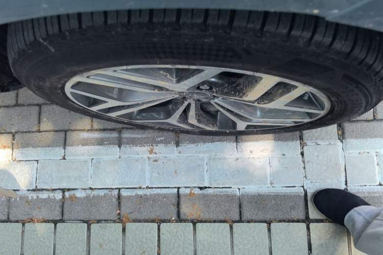 Used Land Rover Range Evoque 2020 249 PS R-DYNAMIC S Sport Edition Right Front Wheel Hub