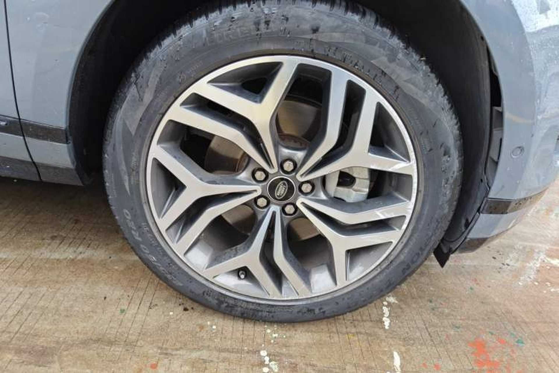 Used Land Rover Range Evoque 2020 249 PS R-DYNAMIC S Sport Edition Right Front Wheel Hub
