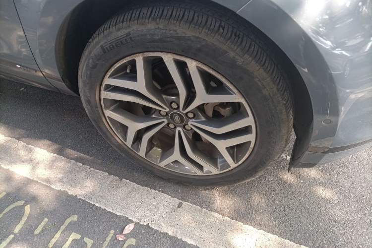 Used Land Rover Range Evoque 2020 249 PS R-DYNAMIC SE Sport Technology Edition Right Front Wheel Hub